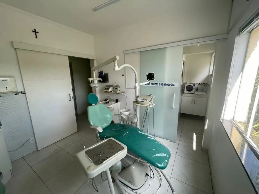 Consultório preparado para cirurgia de implantes